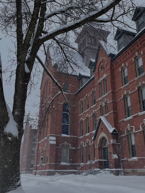 Burlington Vermont Aesthetic, Uvm Vermont Aesthetic, University Of Vermont Aesthetic, Pennsylvania Aesthetic, Vermont Aesthetic, Harvard Uni, Journal Aesthetics, Vermont Winter, College Vibes