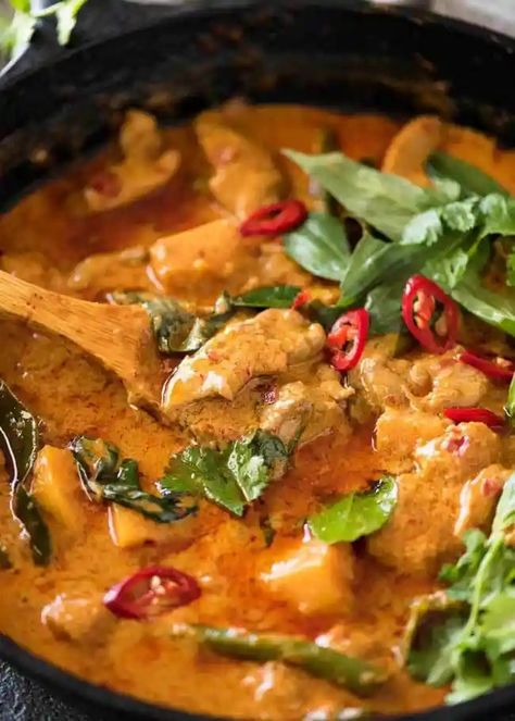 Thai Red Curry with Chicken | RecipeTin Eats Pork Red Curry, Thai Red Curry Chicken, Curry Chicken Thighs, Lemongrass Paste, Eat Thai, Chicken Over Rice, Red Curry Chicken, Thai Peanut Chicken, Chicken Pad Thai