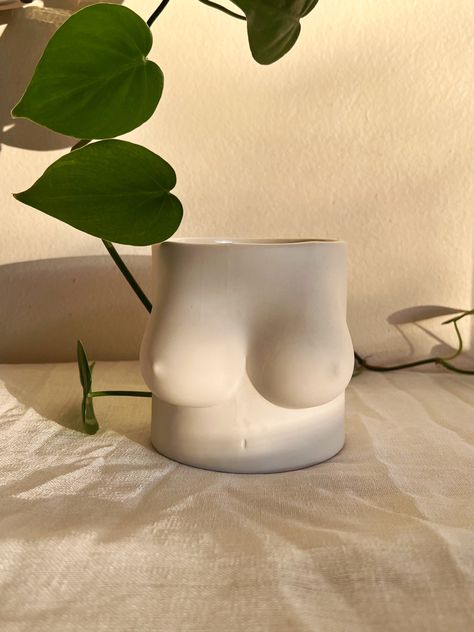 Flower Pot Clay Art, Flower Vase Aesthetic, Chic Modern Home Decor, Vase Aesthetic, Feminist Gifts, Body Vase, Women Feminist, Pottery Plant Pot, Gifts Boho