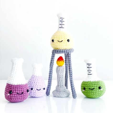 Crochet Patterns Beginner, Bunsen Burner, Erlenmeyer Flask, Chemistry Set, Eye Dropper, Crochet Hack, Science Nerd, Test Tubes, Blanket Yarn