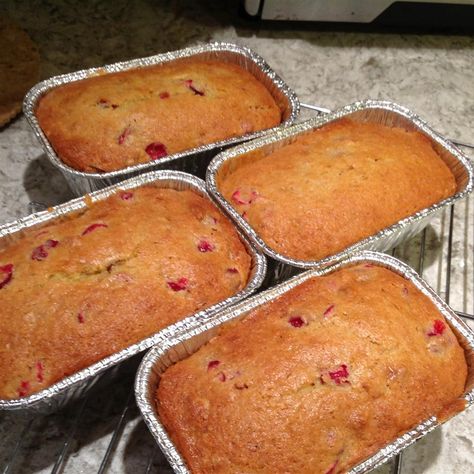 Cranberry Nut Quick Bread Cranberry Nut Bread Recipe, Easy Breads, Cranberry Nut Bread, Persimmon Bread, Cranberry Walnut Bread, Baking Breads, Nut Bread Recipe, Spicy Cheese, Walnut Bread