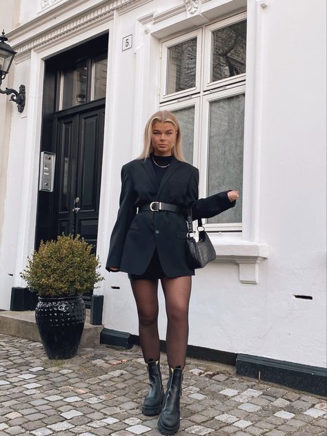 Chunky Boots Dress Outfit, Blazer Stockings Outfit, Patterned Stockings Outfit, Blazer And Stockings Outfit, Ganni Chelsea Boots Outfit, Black Chunky Boots Outfit Winter, Black Blazer Dress Outfit Classy, Evening Winter Outfits, Oversized Blazer Dress Outfit