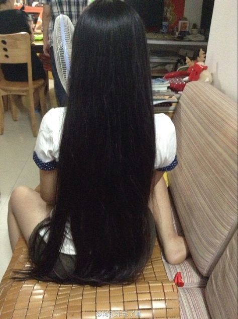 Hair Motivation, Long Shiny Hair, Straight Black Hair, Hair Inspiration Long, Long Dark Hair, Long Black Hair, Cut My Hair, Beautiful Long Hair, Silky Hair