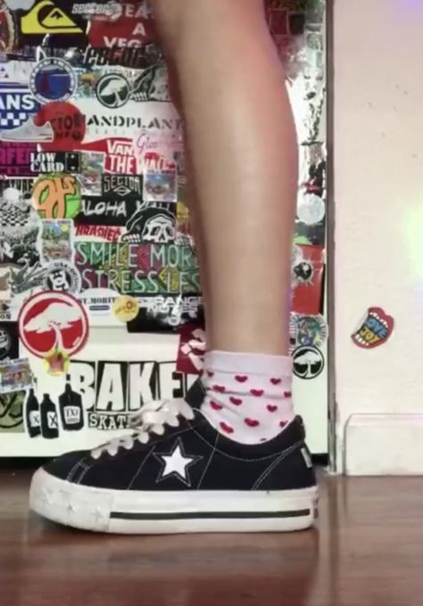 Cool Shoes Aesthetic, Tenis Grunge, Converse One Star Platform, Sneakers Socks, Shoes For Spring, 2022 Aesthetic, Converse Platform, Dr Shoes, Shoes Ideas