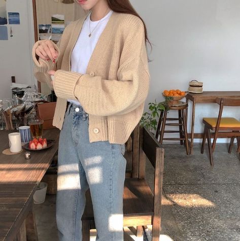 #university #outfit #girlboss #style #stylish #aesthetic #aestheticoutfit #cool #simple #18 Cardigan Outfit Korean, Beige Cardigan Outfit, Cottagecore Fashion Skirts, Mode Ulzzang, Cottagecore Outfits, Outfit Korean, Smen, Beige Outfit, Cottagecore Fashion