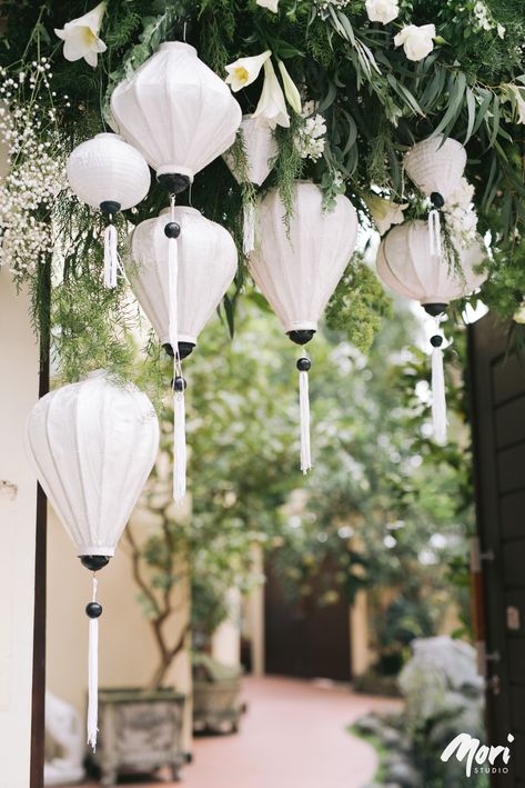 Our couple chose to celebrate their wedding ceremony at home. Therefore, we thought it was an idea to decorate their "welcome-door" with those lantern style. We hope that those lanterns will always be shine and guide for our couple in a new journey. Hanging Lanterns Wedding, Japanese Wedding Theme, Lantern For Wedding, Silk Lanterns, Vietnam Wedding, Lantern Decor Wedding, White Wedding Decorations, Lamp Lantern, Living Room Lamp