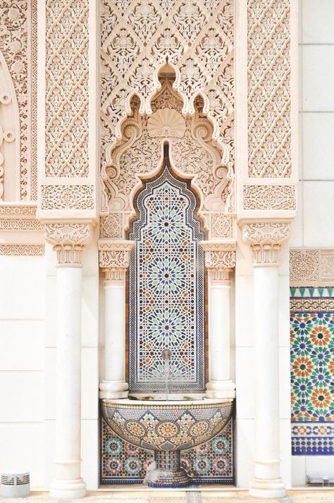 Neo Moorish Architecture, Islamic Architecture Modern, Moorish Aesthetic, Islamic Architecture House, Malaysia Architecture, Islam Architecture, Islamic Building, Muslim Architecture, Morocco Architecture