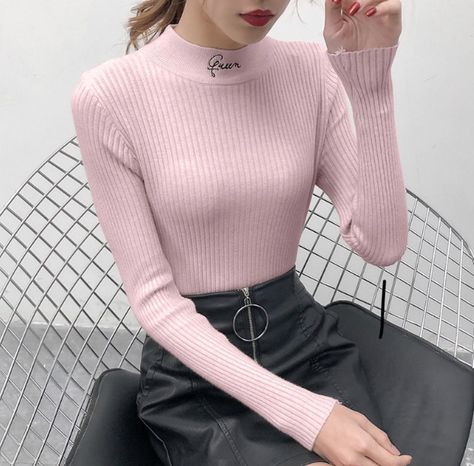 Pink Mock Neck Outfit, How To Style Pink Turtleneck, Outfit Ideas Turtle Neck, Light Pink Turtleneck Outfit, Turtle Neck Outfit Winter, Chic Pink Turtleneck Top, Pink Turtleneck Tops, Pink Turtleneck Outfit, Trendy Pink Turtleneck Sweater