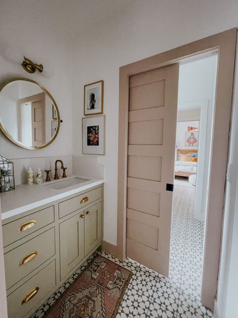 Double Wide Home Interior, Blush Pink Boho Bathroom, Small Bathroom Wallpaper Ideas Modern, Nesting With Grace Bathroom, Cozy Guest Bathroom, Vintage Modern Bathroom Ideas, Bathroom Between Two Bedrooms, Small Bathroom 2023, Tan Bathroom Vanity