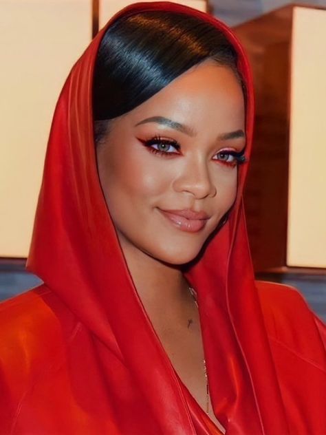 Red Eyeliner Makeup, Red Makeup Looks, Rihanna Makeup, Under Eye Makeup, Red Eyeliner, Red Eye Makeup, Nia Long, Rihanna Style, Red Makeup