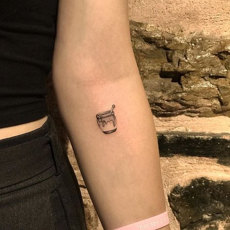 Honey Pot Tattoo, Pot Tattoo, Honeycomb Tattoo, Rib Tattoos For Women, Tasteful Tattoos, Cute Little Tattoos, Bee Tattoo, Yeah Yeah, Back Tattoo Women