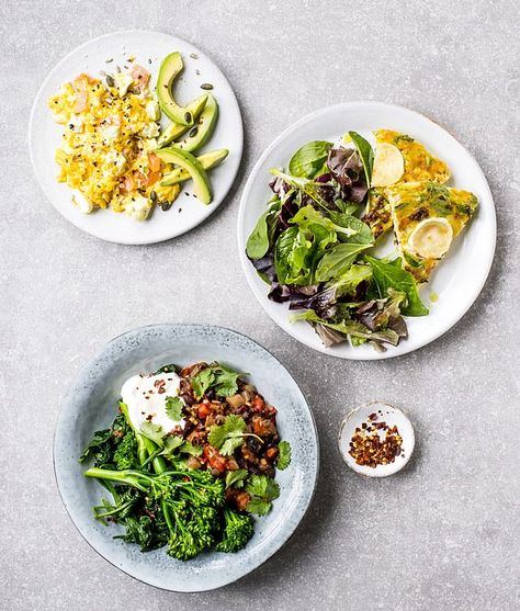 DR MICHAEL MOSLEY Learn how to eat to BURN FAT - on our Fast 800 Keto plan Protein Scrambled Eggs, Fast 800 Keto, Feta And Avocado, Celebrity Diets Plan, 800 Calorie Meals, The Fast 800, 800 Calorie Diet, Fast Food Diet, Fast 800