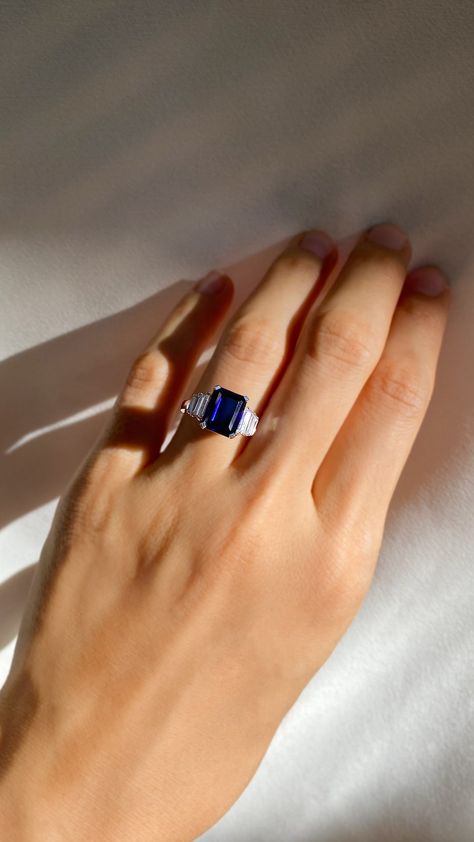 Saphire Engagement Ring Silver, Cartier Sapphire Ring, Colored Sapphire Engagement Ring, Sapphire Engagement Ring Silver, Sapphire Aesthetic, Coloured Engagement Rings, Sapphire Emerald Ring, Sapphire Rings Engagement, Sapphire Engagement Ring Gold