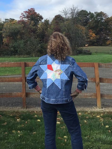 Jean Jacket Quilt Patch, Applique Jean Jacket, Upcycle Jean Jacket, Mandala Project, Quilt Coats, Jacket Inspiration, Applique Jeans, Jeans Crafts, Quilt Square