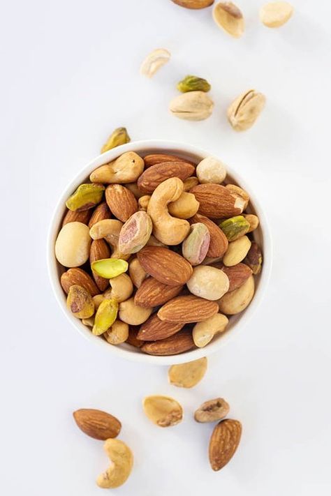 Health Benefits of Different Nuts and Seeds Different Nuts, Fitness Blogs, Healthy Nuts, Dessert Photography, Nuts And Seeds, Mixed Nuts, Protein Sources, New Trend, Muscle Mass