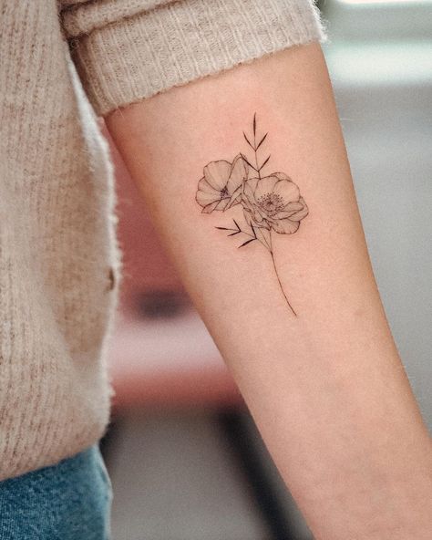 Adonis Flower Tattoo, Fineline Cosmos Flower Tattoo, Flower Text Tattoo, Cosmo Tattoo Flower, Anemone Flower Tattoo, Cosmo Tattoo, Moonflower Tattoo, Anemone Tattoo, Marigold Tattoo