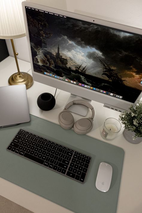 Work Setup Aesthetic, Work From Home Desk Setup Aesthetic, Aesthetic Desk Minimalist, Desk Astethic Dark, Komputer Kantor Aesthetic, Imac Setup Aesthetic, Carpet Bedroom Aesthetic, Tech Girl Aesthetic, Office Asthetics