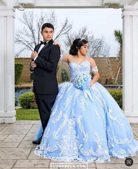 Quince With Chambelanes, Quince Pics With Chambelanes, Quinceanera Picture Ideas With Chambelanes, Quinceanera Photoshoot With Chambelanes, Quince Picture Ideas With Chambelanes, Quinceanera With Chambelanes, Quinceanera And Chambelanes Photo Ideas, Quince Picture Ideas With Court, 15 Dances