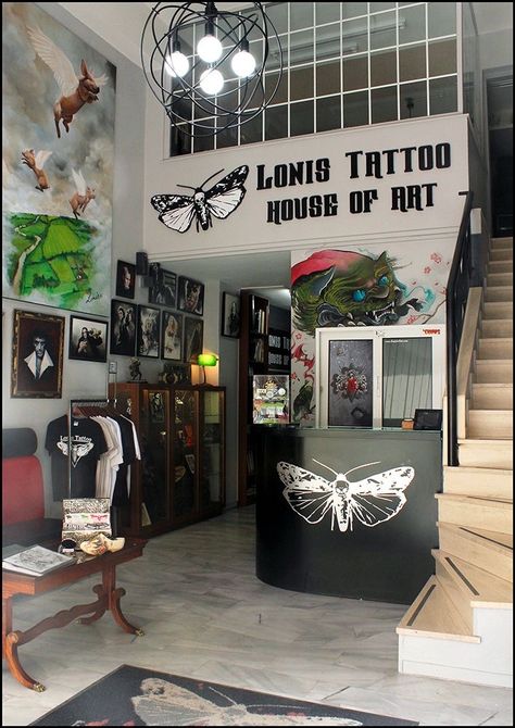 Tattoo Shop Interior, Tattoo Shop Decor, Tattoo Studio Interior, Tattoo Studio Design, Tattoo Station, Tattoo Salon, Kunst Tattoos, Irezumi Tattoos, Piercing Shop