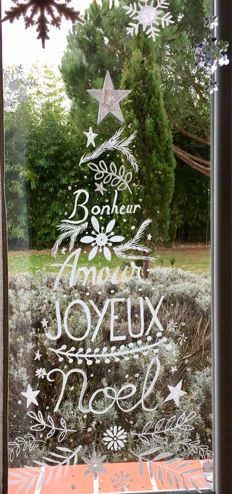 Christmas tree Windowsdessins sur vitrePosca Christmas Window Painting, Xmas Sticker, Christmas Window Display, Christmas Chalkboard, Christmas Window Decorations, Noel Diy, Lettering Calligraphy, Xmas Diy, Christmas Window