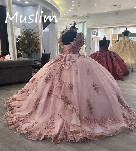 Quince Dresses With Bow On Back, Pink Quinceanera Dresses Rose Gold, Chambelanes Outfits Quinceanera Pink, Rose Gold Quinceanera Dresses, Big Ball Gowns, Pink Quinceanera Dress, Quince Planning, Quinceanera Dresses Mexican, Quinceanera Dresses Gold