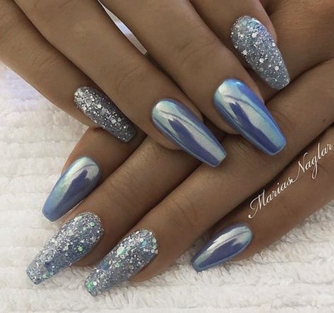 Blue And Silver Nails, Wallpaper Glitter, Glitter Tips, Blue Nail Art Designs, New Years Eve Nails, Ombre Nail, Nail Colors Winter, Winter Nails Acrylic, Blue Nail Art