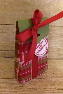 Christmas Candy Favors, Make A Gift Bag, Hot Chocolate Card, Christmas Treat Holders, Christmas Treat Boxes, Diy Treat Bag, How To Make A Gift Bag, Christmas Classroom Treats, Treat Packaging