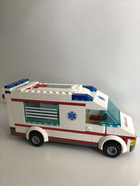 Lego City Ambulance 4431 Lego Ambulance, Lego City Fire Station, Toy Ambulance, Lego Offroad Truck, Lego Army Vehicles, Lego Collection, Lego Vehicles, Lego Blocks, Lego Activities