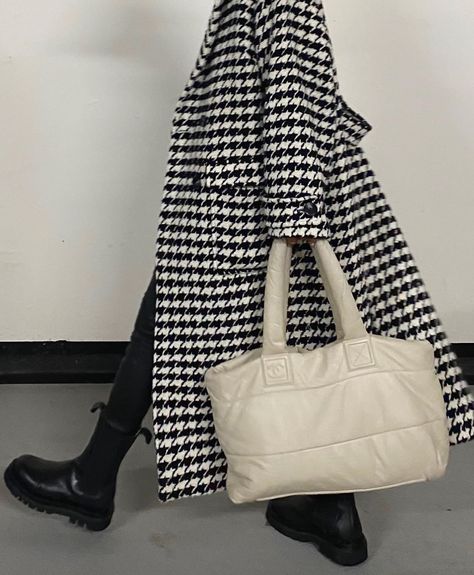 Maria Kragmann, Houndstooth Coat, French Girl Style, Minimal Outfit, Street Style Winter, Neutral Outfit, Oui Oui, Street Chic, Ethical Fashion