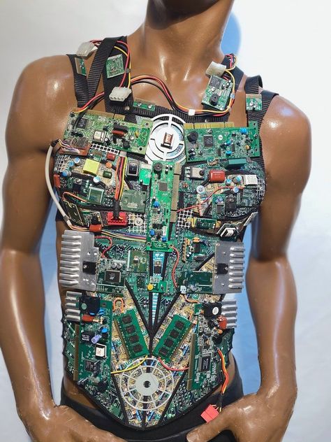 De liefde van de computer, mannelijke Borstplaat, futuristische cyberpunk Futuristic Couture, Men Muscular, High Tech Fashion, Computer Love, Breast Plate, Futuristic Cyberpunk, Chest Plate, Robot Costumes, Front Plate