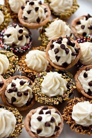 21 Easy Desserts You Can Make In A Muffin Tin Cannoli Bites, Muffin Tin Desserts, Dessert Mini, Torte Cupcake, Muffin Tin Recipes, Individual Desserts, Italian Desserts, Muffin Tin, Cannoli