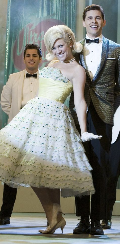 Amber Von Tussle (Brittany Snow) y Corny Collins (James Marsden) - Hairspray (2007) Amber Von Tussle, Hairspray Costume, Hairspray 2007, Makeup No Filter, Hairspray Movie, Hairspray Musical, Celebrities Without Makeup, Hairspray Live, Brittany Snow