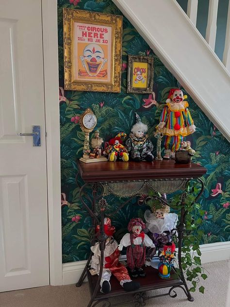 Clown Living Room, Clown Bedroom Aesthetic, Clown Interior Design, Clown House Aesthetic, Clown Themed Room, Clown Home Decor, Clown Room Decor, Clown Bedroom, Clown Core Aesthetic