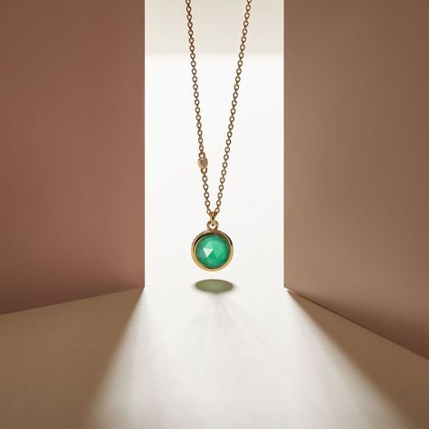 St Patrick's Day Product Photography, Ideas For Accessories Photography, Photo Accessories Ideas, Necklace Photography Ideas Products, Jewelry Accessories Photography, Jewellery Pictures Ideas, Jewellery Product Photography Ideas, Necklace Shoot Ideas, Necklace Pictures Ideas