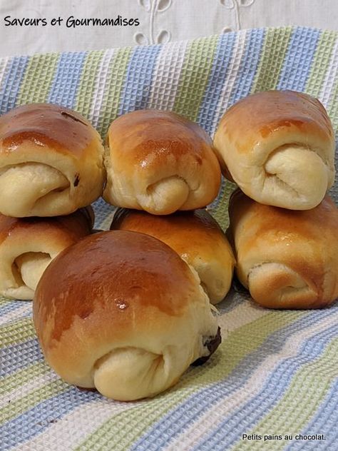 Saveurs et Gourmandises: Petits pains briochés au chocolat. Sans Gluten, Kitchen Aid, Hamburger Bun, Pita, Biscuits, Good Food, Food And Drink, Bread, Dessert