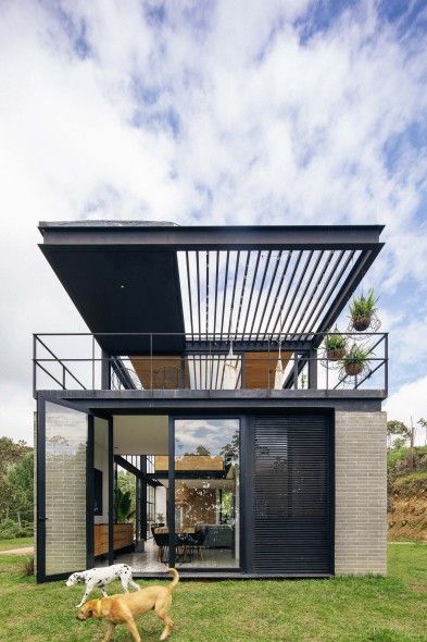 Industrial House Exterior, Container House Design, Steel House, Contemporary House Design, Shipping Container Homes, Industrial House, Metal Structure, Mid Century House, Container House