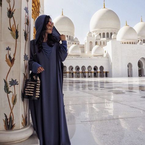 Dubai Baecation, Abu Dhabi Outfits, Abu Dubai, Dubai Outfits Ideas, Dubai Photos, Sheikh Zayed Mosque, Abu Dhabi Travel, Dubai Trip, Zayed Mosque