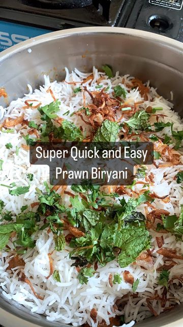 ✨Hiba thallah ✨ Dubai Food Blogger on Instagram: "Prawn biryani recipe (serves 4) Whole garam masala (1 black cardomom, 1/2 tsp pepper, 1 tsp jeera, 1 inch cinnamon, 4/5 cardomom, 3/4 cloves) 4 chopped green chillies 1.5 tbsp gg paste 3 blended medium size tomatoes Masalas ( 1 tbsp chilli powder, 1/2 tbsp coriander powder, 1 tsp zeera powder, 1/2 tsp turmeric powder) Salt to taste 2 medium size fried onions ( keep 1/4th aside for garnish) 1 cup beaten yoghurt 500 g cleaned prawns Lemon jui Prawns Biryani, Prawn Biryani Recipes, Prawn Biryani, Uae Food, Dubai Food, Turmeric Powder, Biryani Recipe, Coriander Powder, Fried Onions