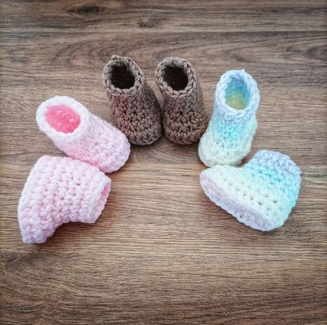 Free Preemie hat and boots crochet pattern premature baby — Baby Crochet Designs Premature Baby Hat Crochet Pattern, Premie Hats Crochet, Crochet Preemie Booties, Crochet Premie Clothes, Crochet Nicu Hats, Nicu Crochet Patterns, Crochet Preemie Patterns Free Nicu, Premature Baby Crochet Patterns Free, Preemie Crochet Patterns Free