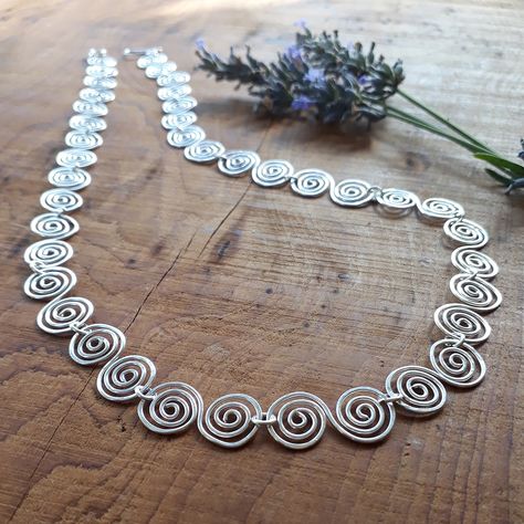 Spiral Jewelry, Celtic Spiral, Spiral Necklace, Wire Jewelry Making, Celtic Necklace, Crafts Jewelry, Old Jewelry, Lovely Jewellery, Wedding Bracelet