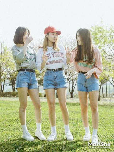 Three Girls, Korean Fashion Trends, Ulzzang Fashion, Fashion Group, Fashion Couple, Korea Fashion, Inspired Outfits, Fashion Korean, Doja Cat