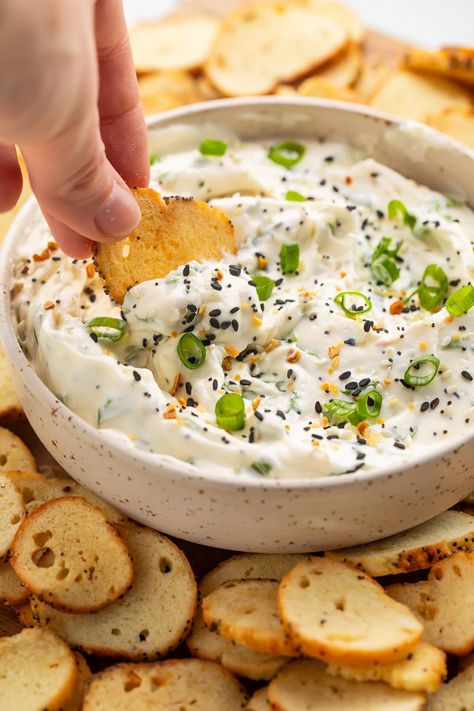 Bagel Dip Recipe, Everything Bagel Dip, Potluck Bbq, Scallion Cream Cheese, Bagel Spread, Bagel Dip, 40 Aprons, Everything But The Bagel Seasoning, Everything But The Bagel