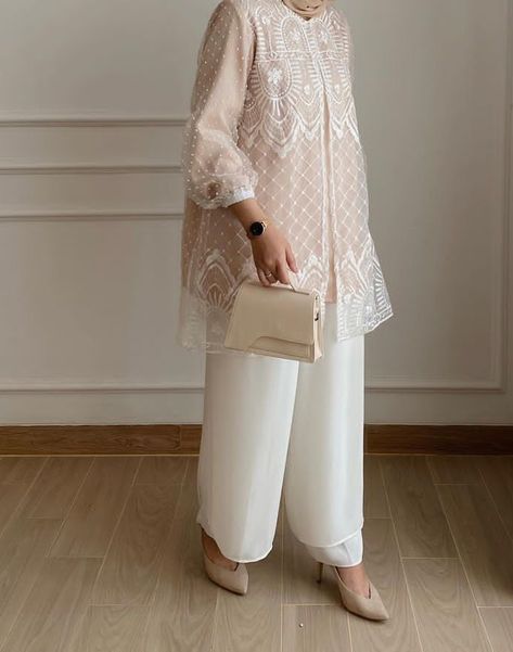 Tunik Brokat, Raya Outfit, Kebaya Simple, Lebaran Outfit, Ootd Lebaran, Modest Long Dresses, Dress Brokat Modern, Kondangan Outfit, Eid Outfit Ideas