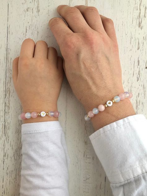 🔹This is a beautiful set of matching mother/daughter beaded bracelets. These make a perfect gift for a mama and daughter duo, or any ladies who want to show their special connection.  Matching with your little is always fun, and these dainty bracelets make dressing up even more special!  In these weird and crazy times, it can be hard to feel connected with family and friends if we are separated by distance or by a quarantine. These simple little bracelets can help your little ones feel connecte Mom And Daughter Nails, Mom And Daughter Bracelets, Mama And Daughter, Daughter Bracelets, Homemade Bracelets, Mini Jewelry, Mama And Mini, Mom And Daughter, Mom Jewelry