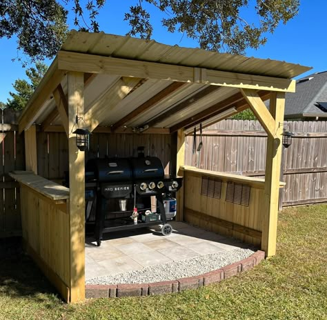 Simple Outdoor Bbq Area, Grilling Gazebo Ideas, Grill Pergola Ideas, Bbq Station Ideas, Patio Grill Ideas, Cooking Shed, Grill Area Ideas, Outdoor Patio Grill, Grill Shack