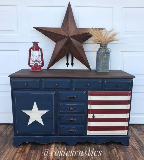 Patriotic Room Ideas, Patriotic Room, Chalk Paint Dresser, Americana Farmhouse, Painted Cabinets, Diy Rustic Decor, American Decor, Painted Dresser, Refinishing Furniture