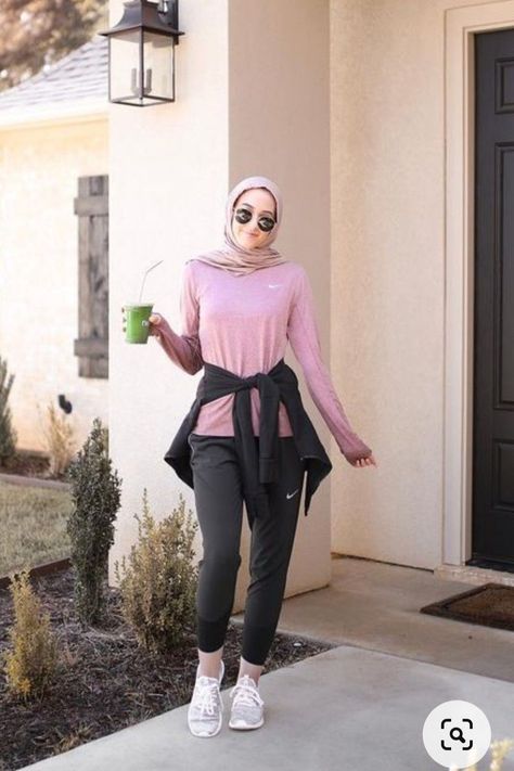 Tennis Outfit Women Hijab, Sports Wear Hijab, Hijab Active Wear, Hijab Gym Outfits For Women, Hijabi Sports Wear, Hijabi Tennis Outfit, Tennis Outfit Hijab, Modest Exercise Outfits, Ootd Gym Hijab