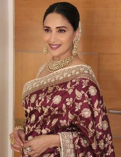 11 Party Makeup Looks For Mother of The Bride/ Groom Celebrity Saree Look, Madhuri Dixit Saree, Celebrity Saree, Mom Makeup, Bride’s Mother, Party Makeup Looks, Brides Mom, Makeup For Moms, Mother Of Bride Outfits