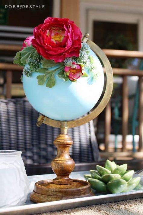 Thrifted Upcycle, Diy Flower Garden, Thrifted Diy, Patio Paint, Paint Patio, Globe Projects, Globe Flower, Globe Diy, Idea Paint