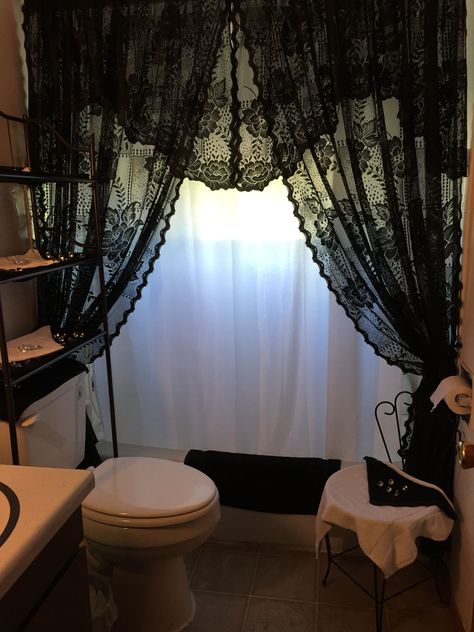 Dark Theme Apartment Decor, Simple Gothic Room Ideas, Goth Rug Living Rooms, Goth Salon Ideas, Whismgothic Bathroom, Gothic Curtains Bedroom, Witchy Bathroom Ideas Bohemian, Goth Luxury Bedroom, Victorian Goth Room Aesthetic